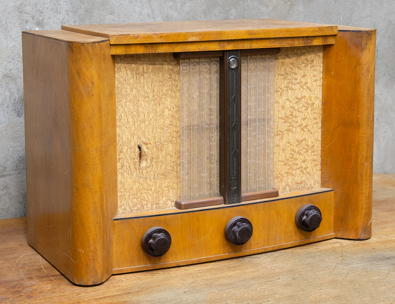 Радиоприёмник сетевой ламповый Мир М-152