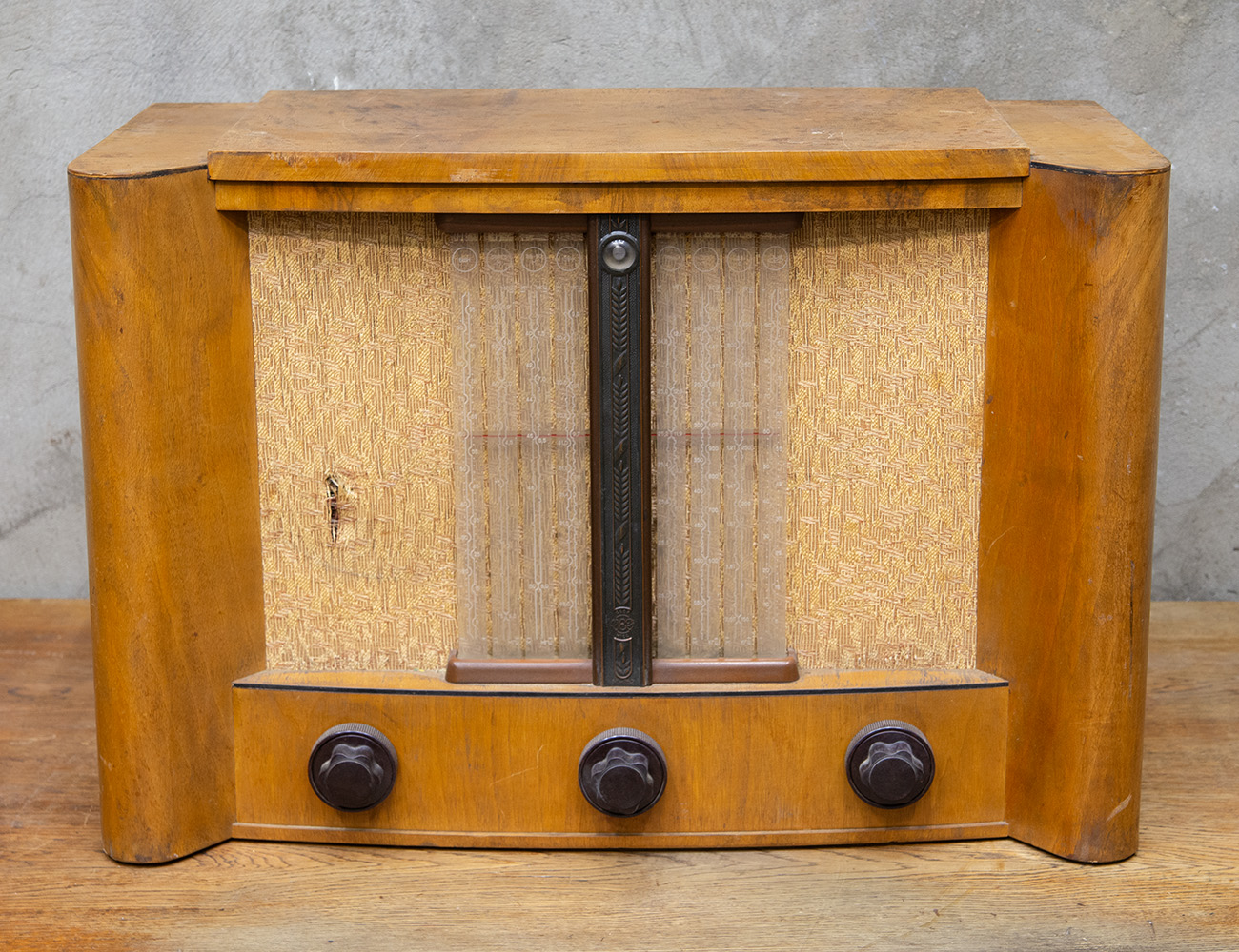 Радиоприёмник сетевой ламповый Мир М-152