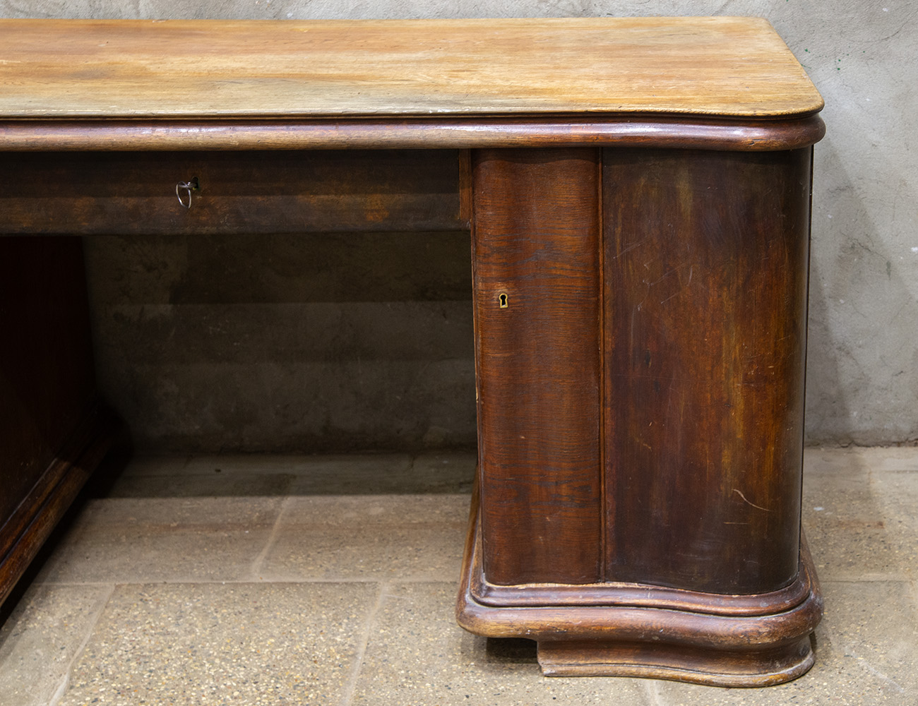 Антикварный письменный стол Ар-деко