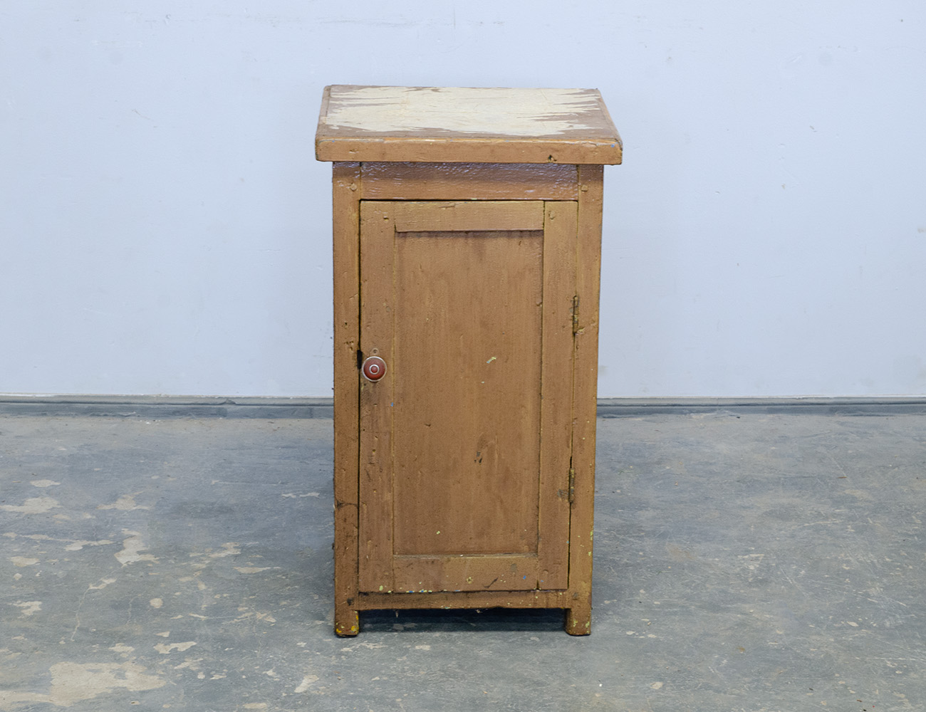 Старинная деревенская тумба