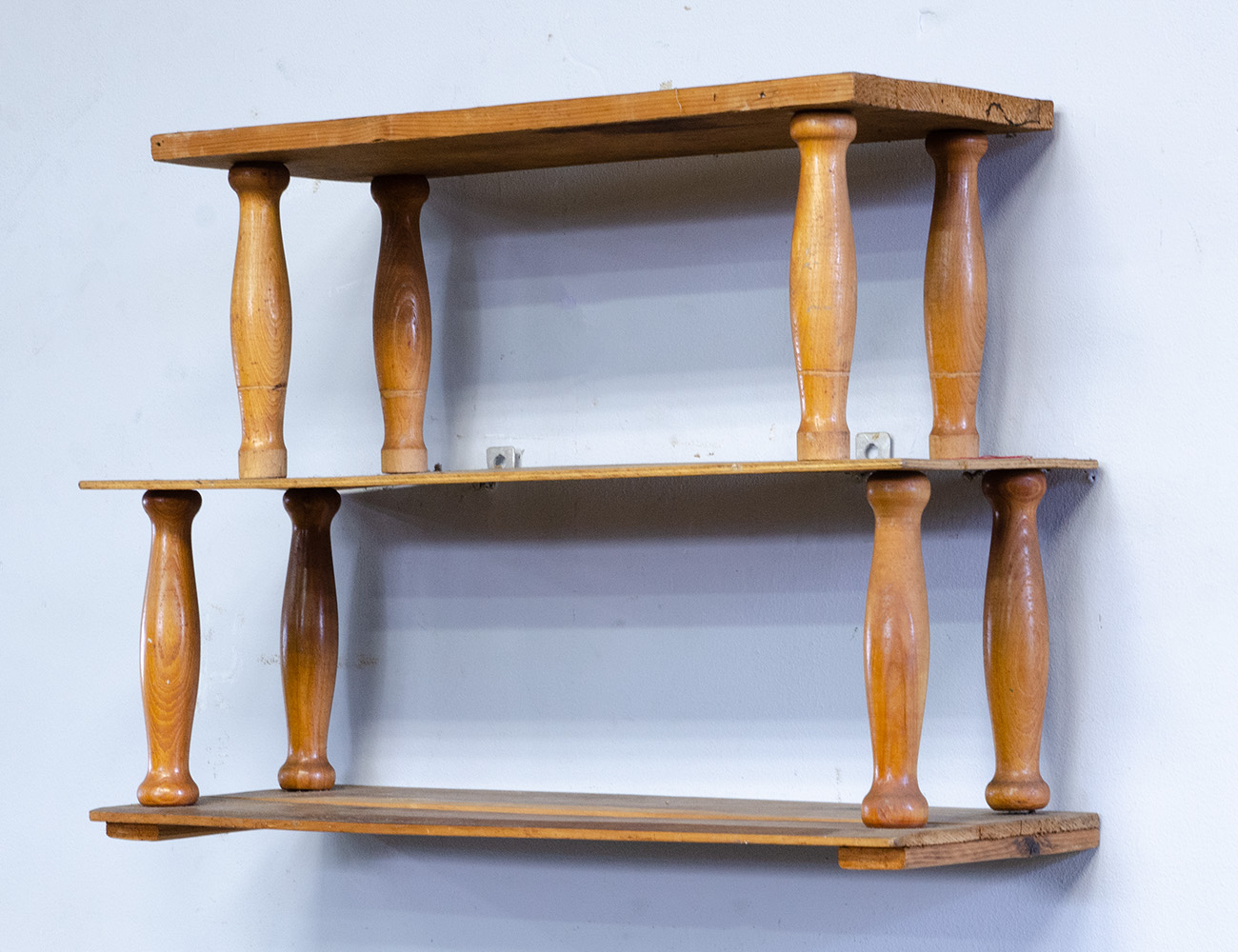 Винтажная навесная полка