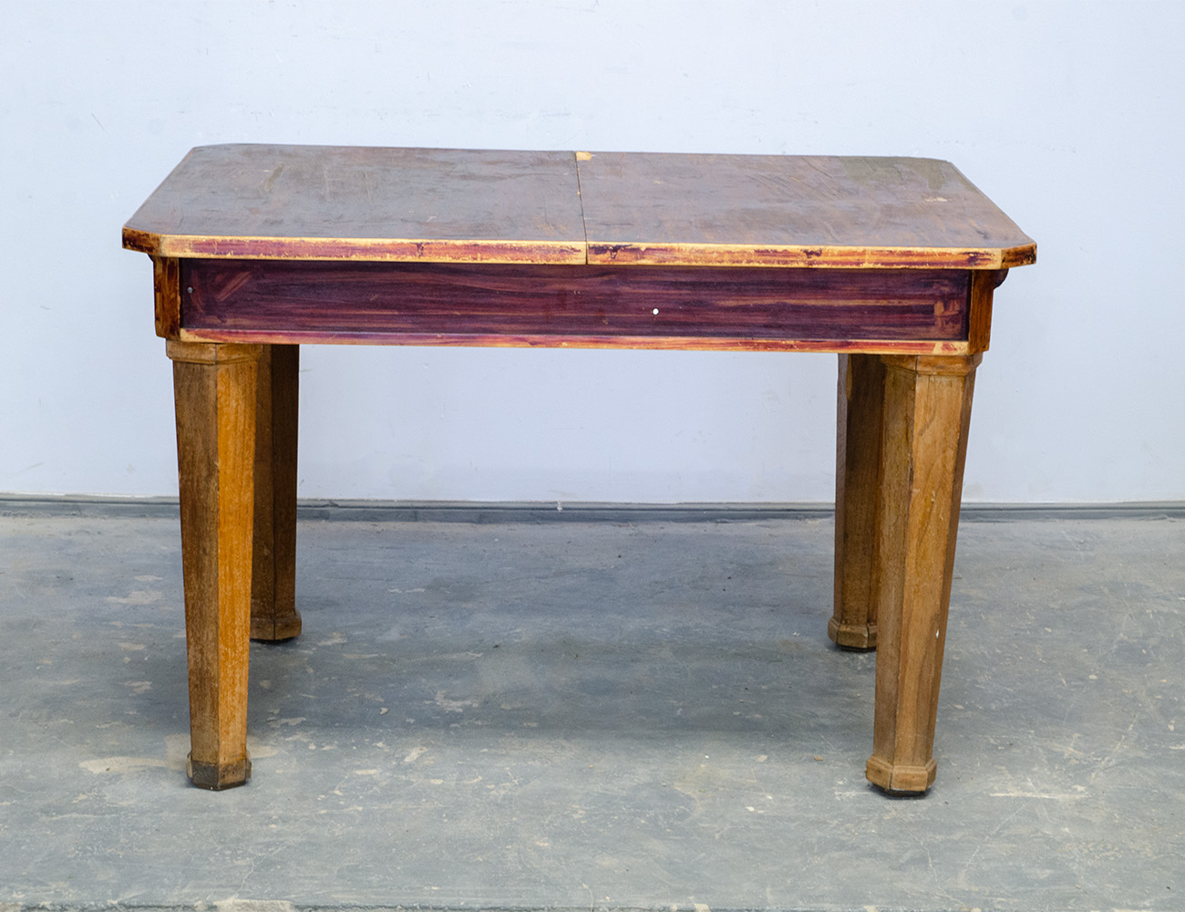 Старинный обеденный стол