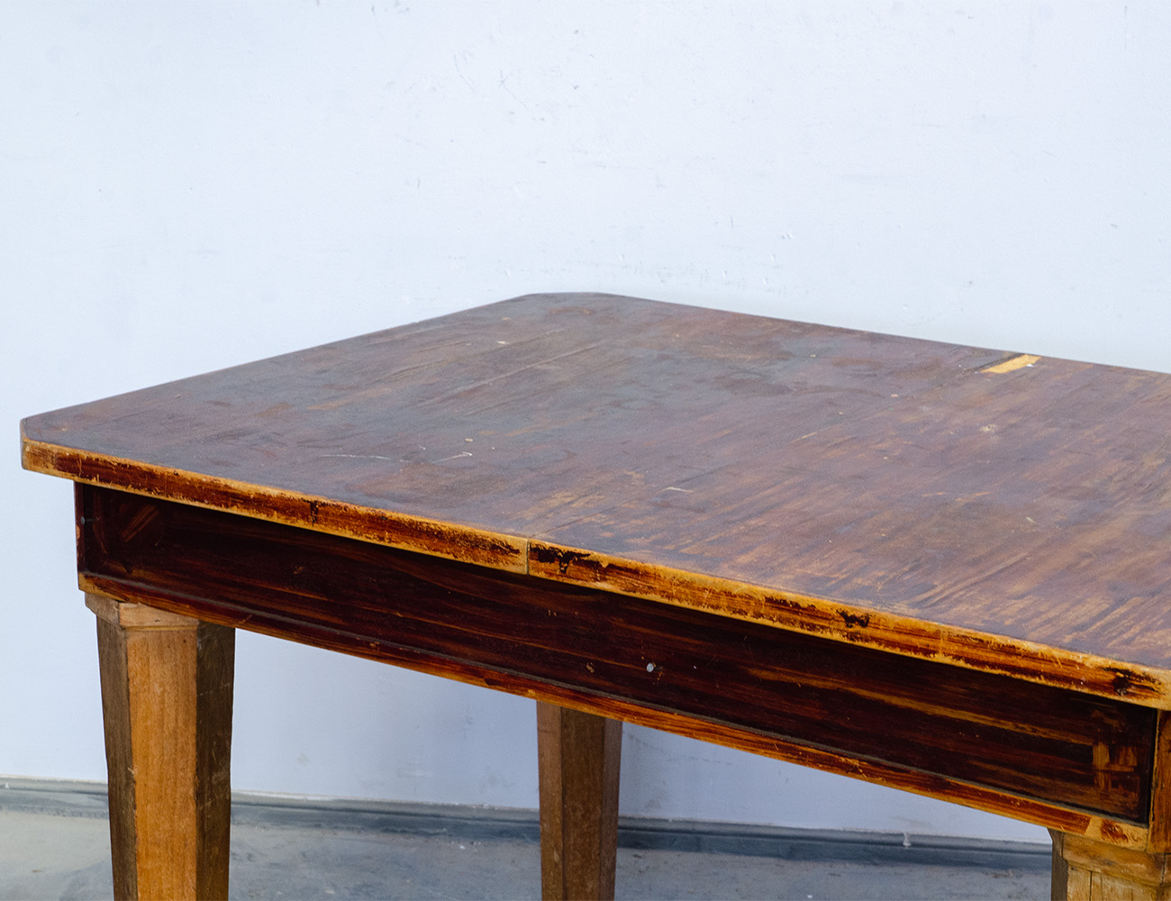 Старинный обеденный стол