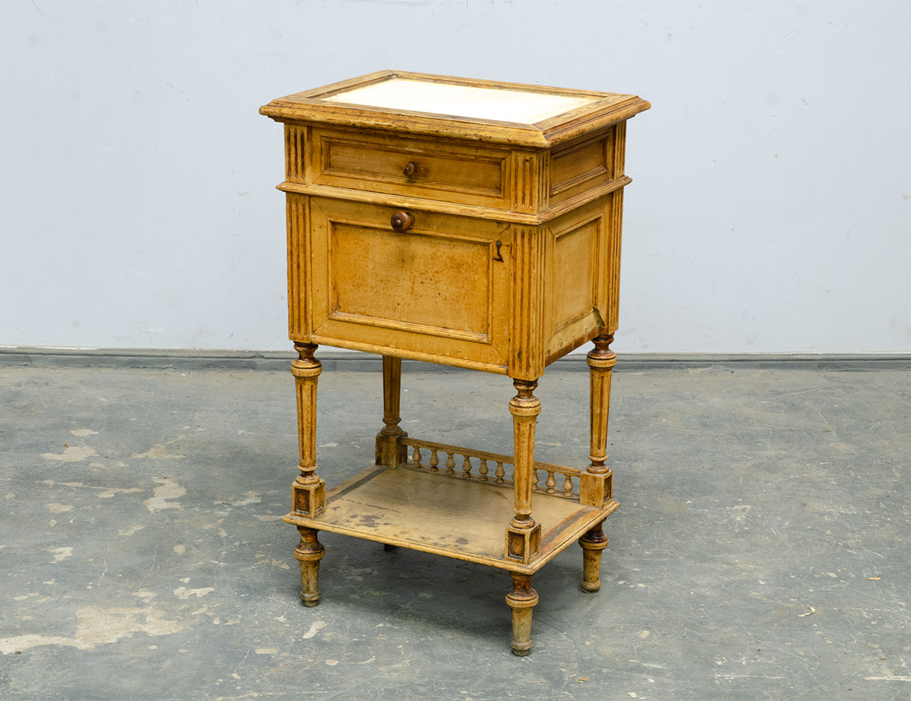 Антикварная тумба 19 века