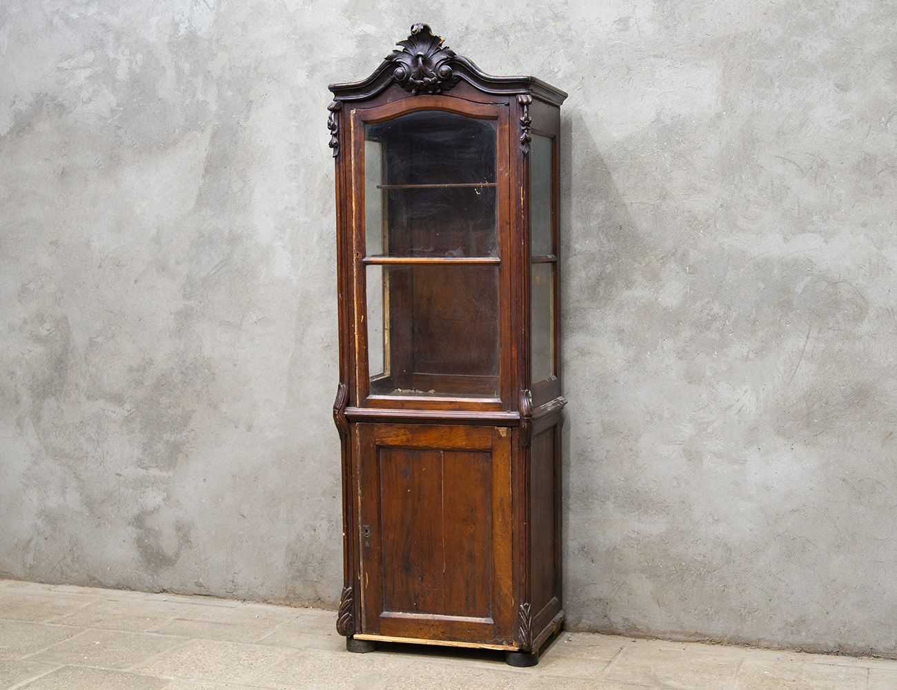 Антикварная ореховая витрина 19 века