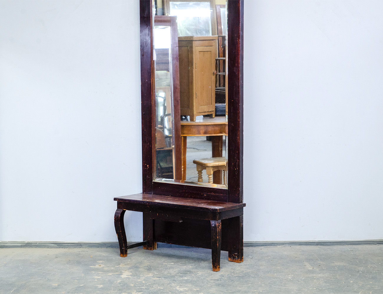 Антикварное простеночное зеркало