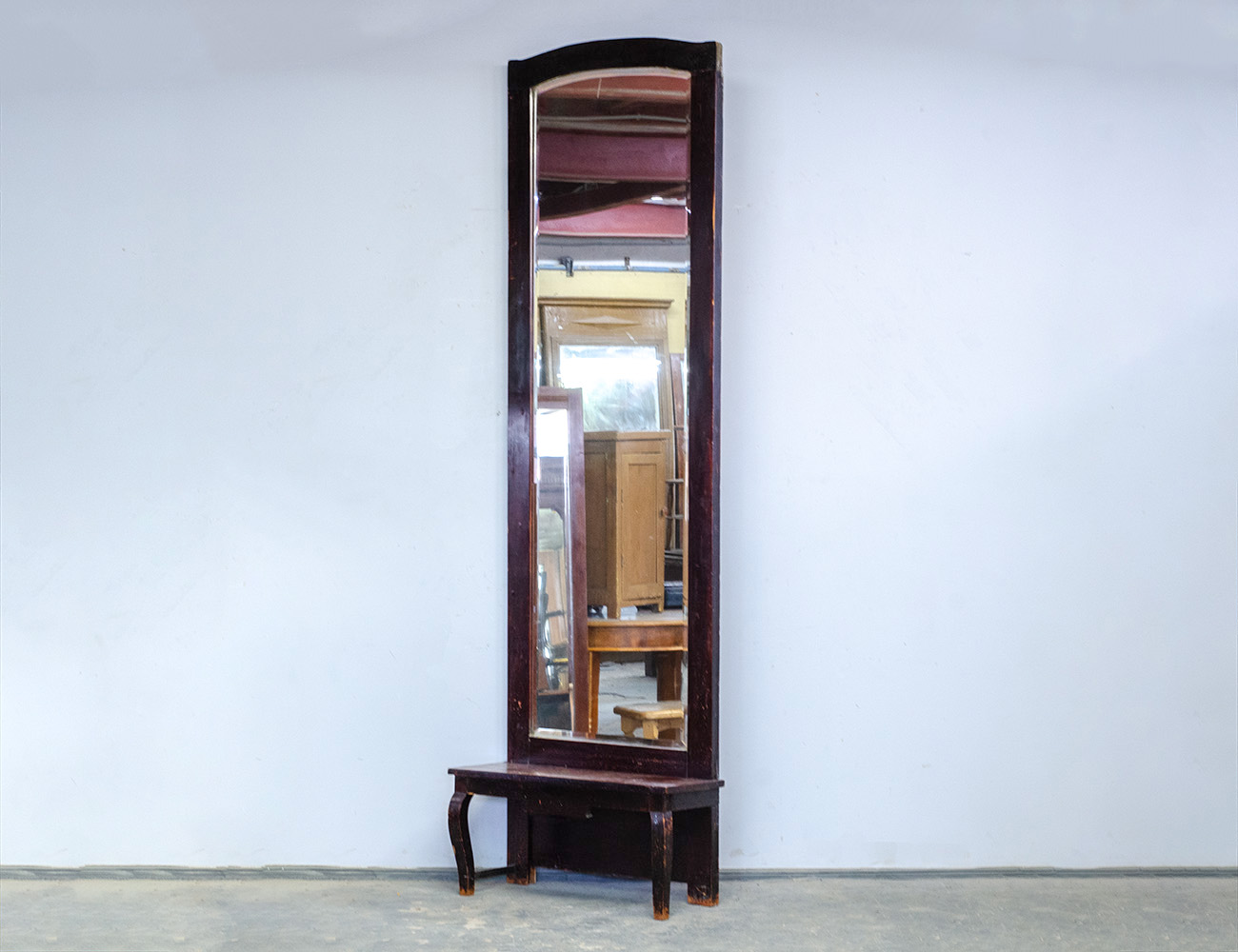 Антикварное простеночное зеркало