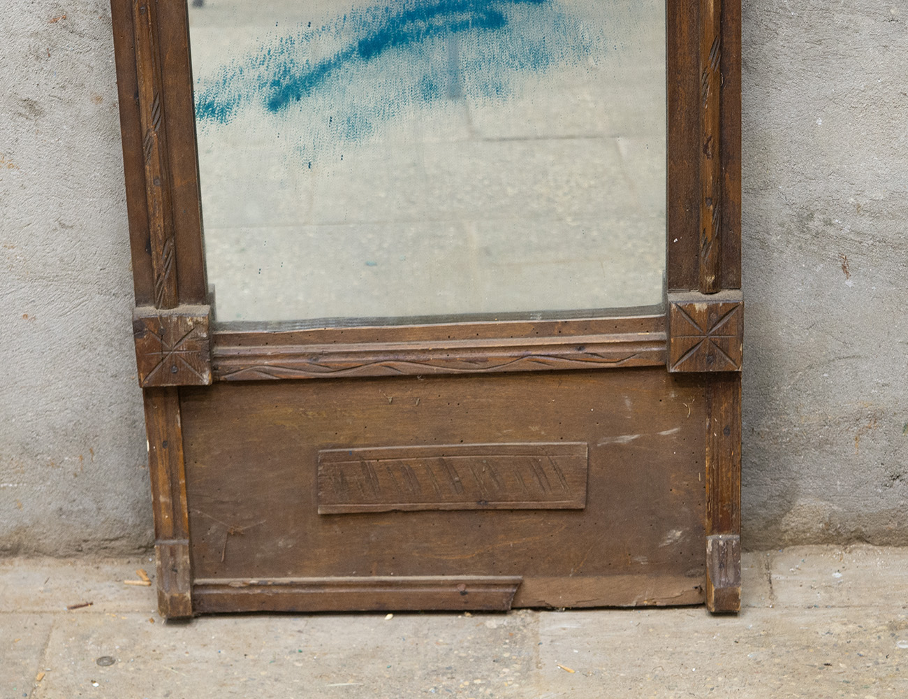 Старинное деревенское зеркало