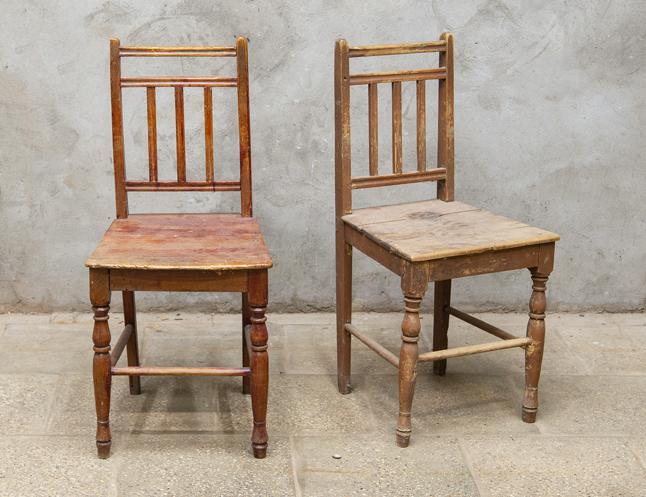 Старинные деревенские стулья