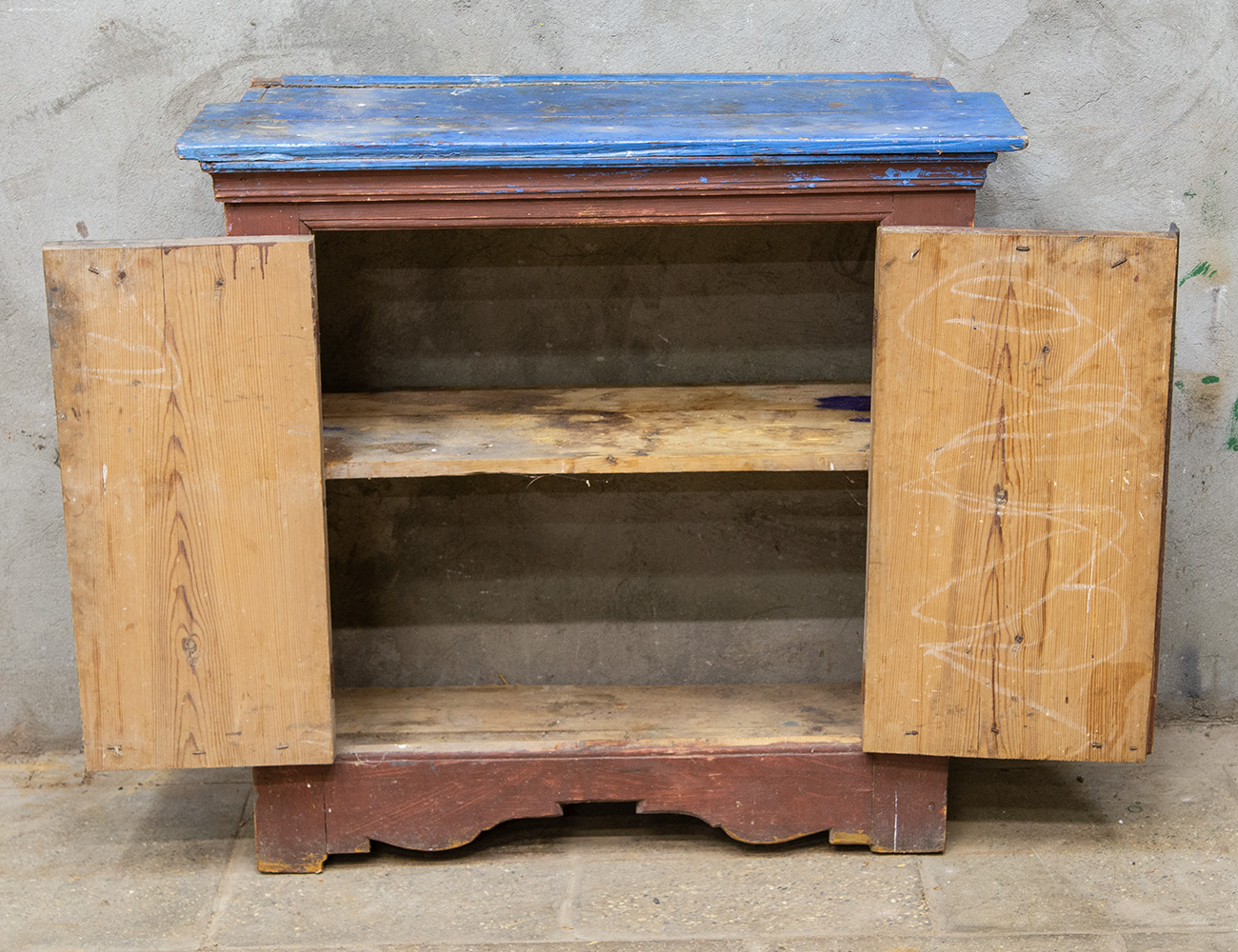 Старинная деревенская тумба