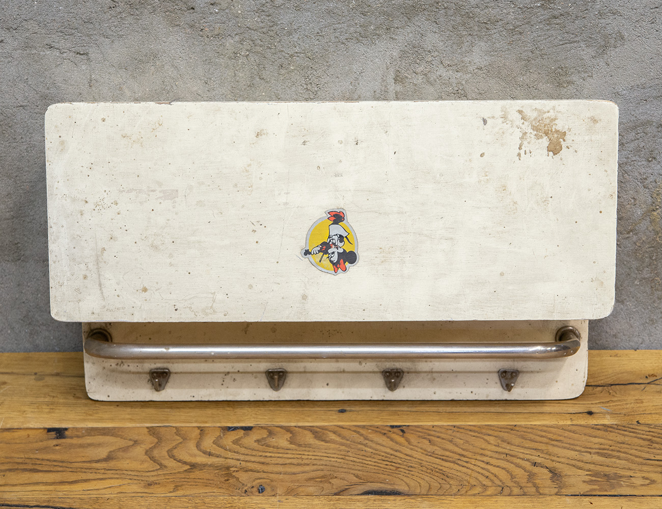 Винтажная кухонная полка