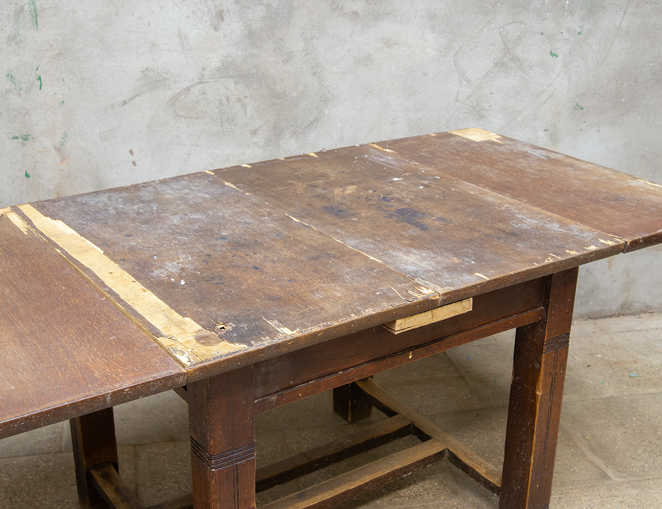 Старинный дубовый обеденный стол