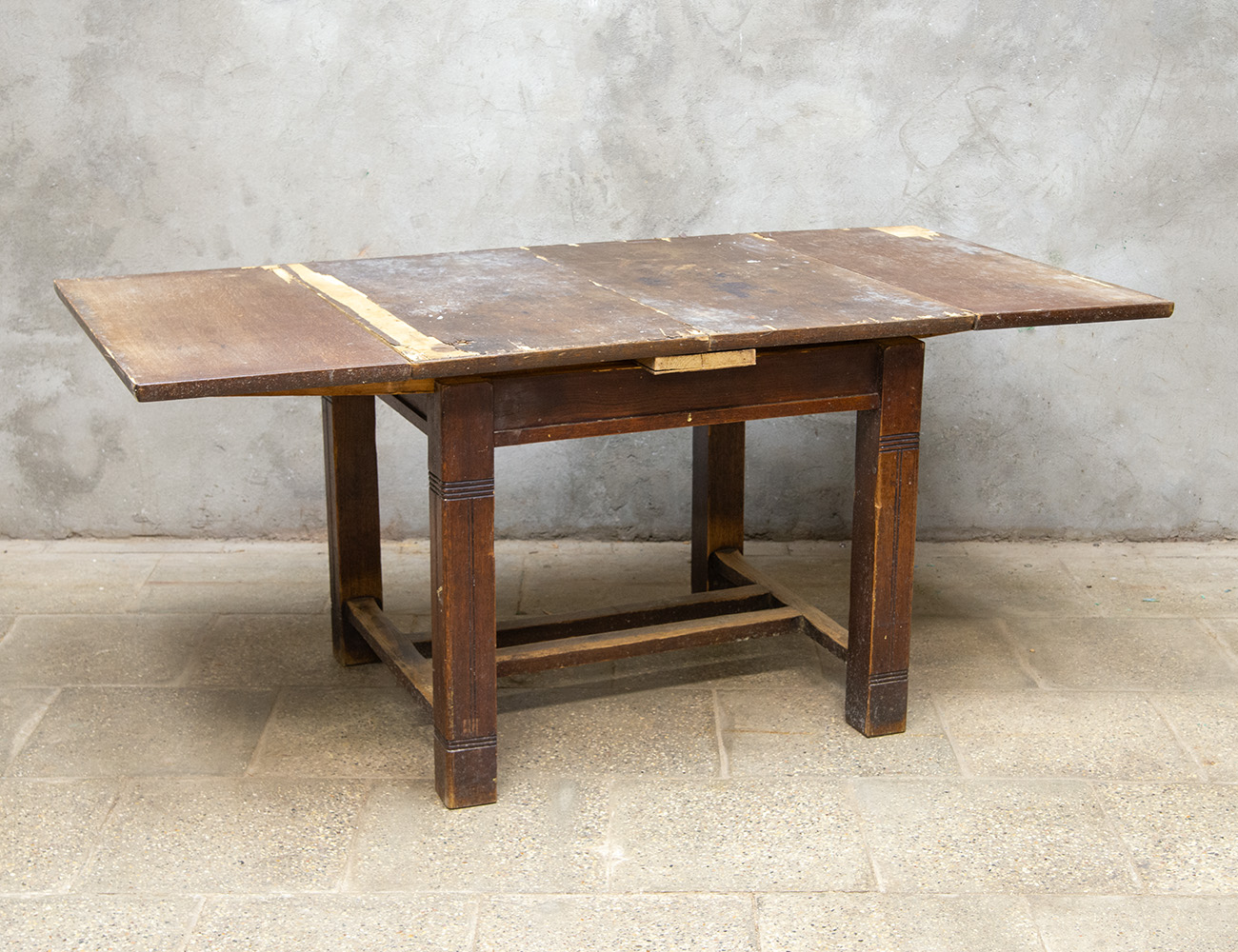 Старинный дубовый обеденный стол