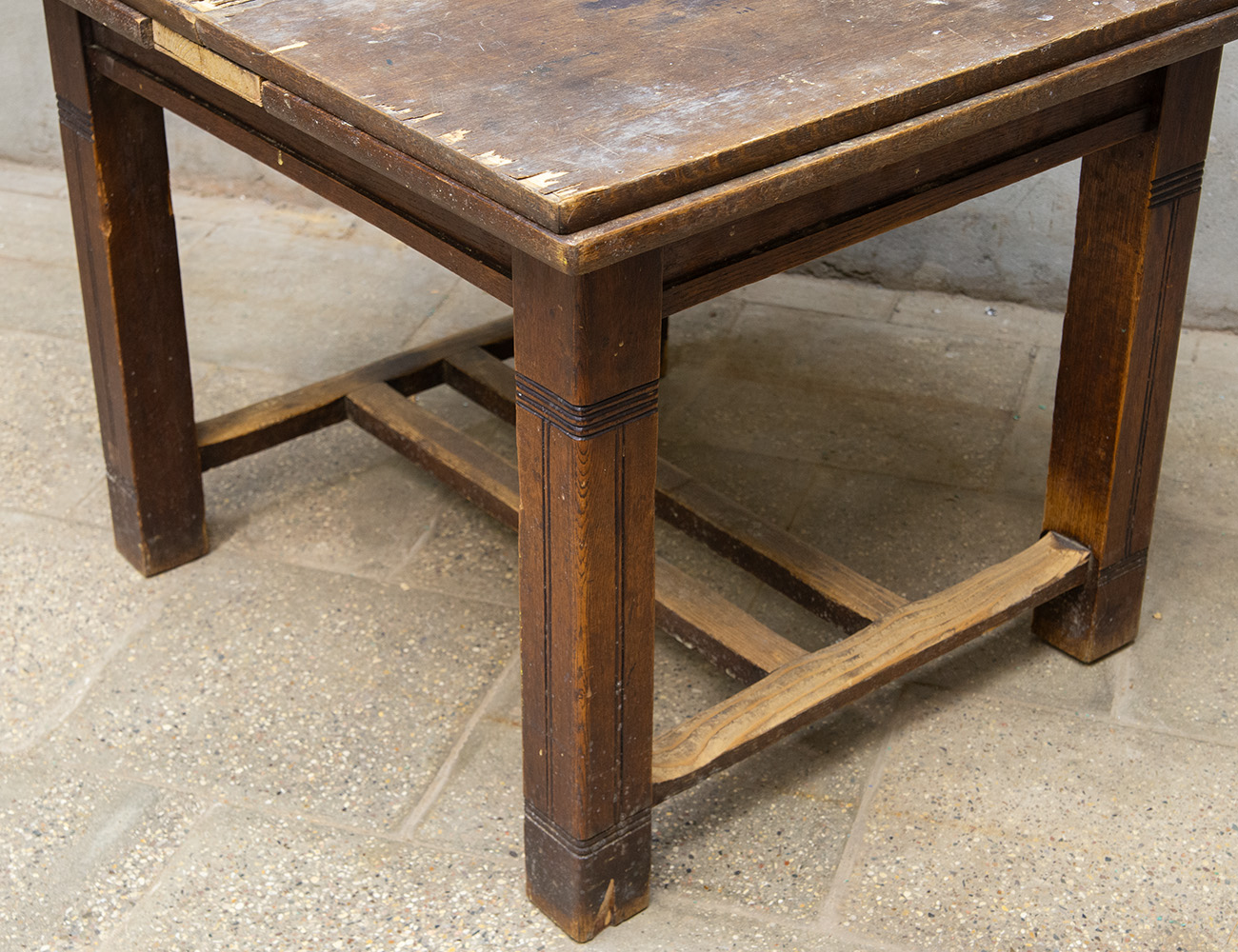 Старинный дубовый обеденный стол