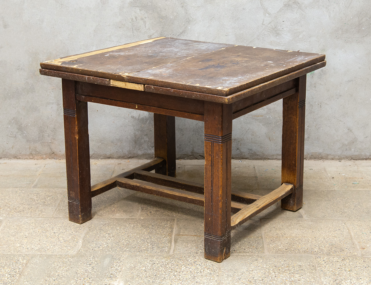 Старинный дубовый обеденный стол