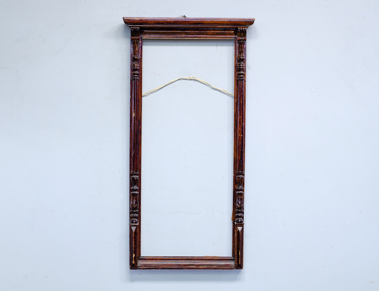 Старинное настенное зеркало