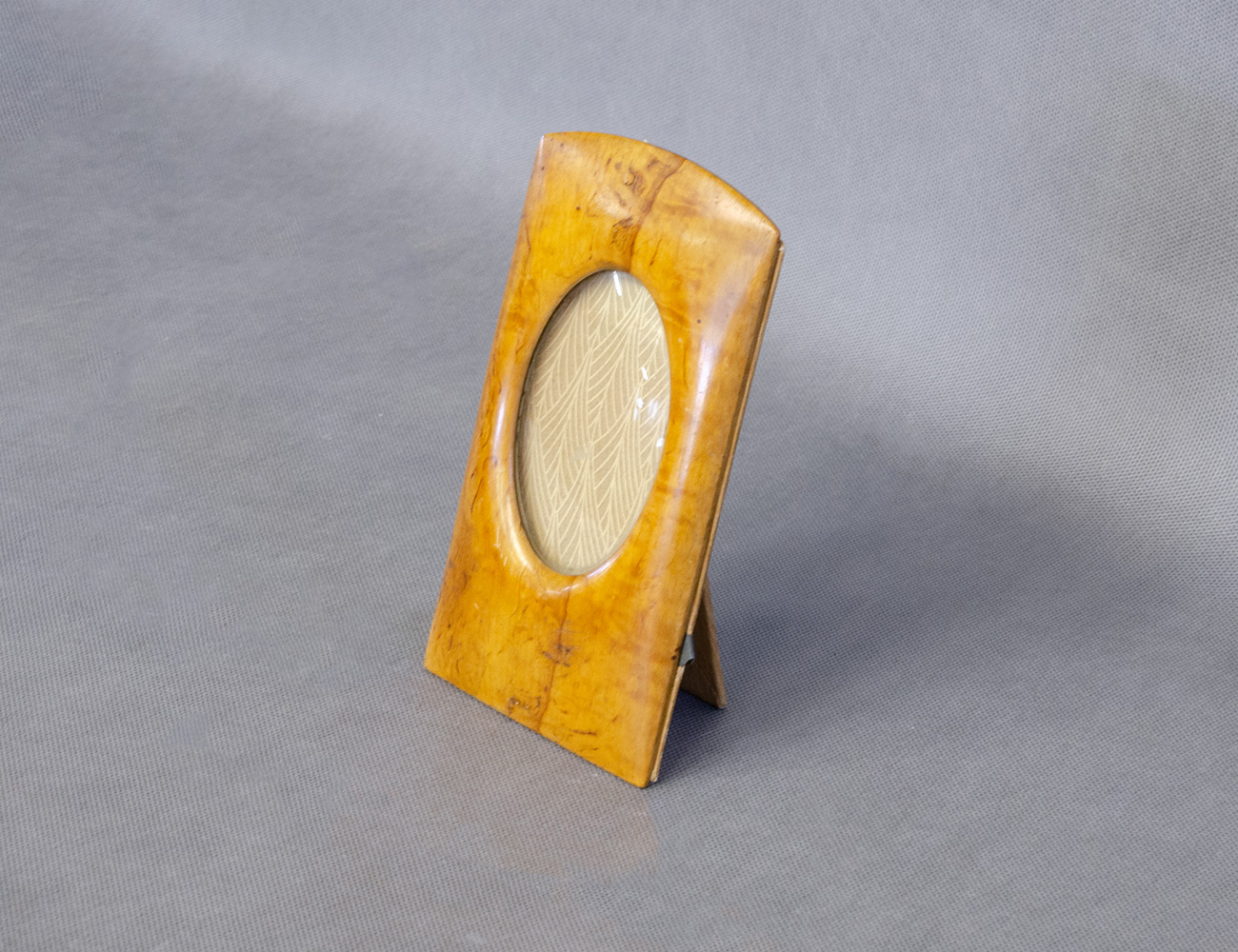 Антикварная рамка карельской берёзы