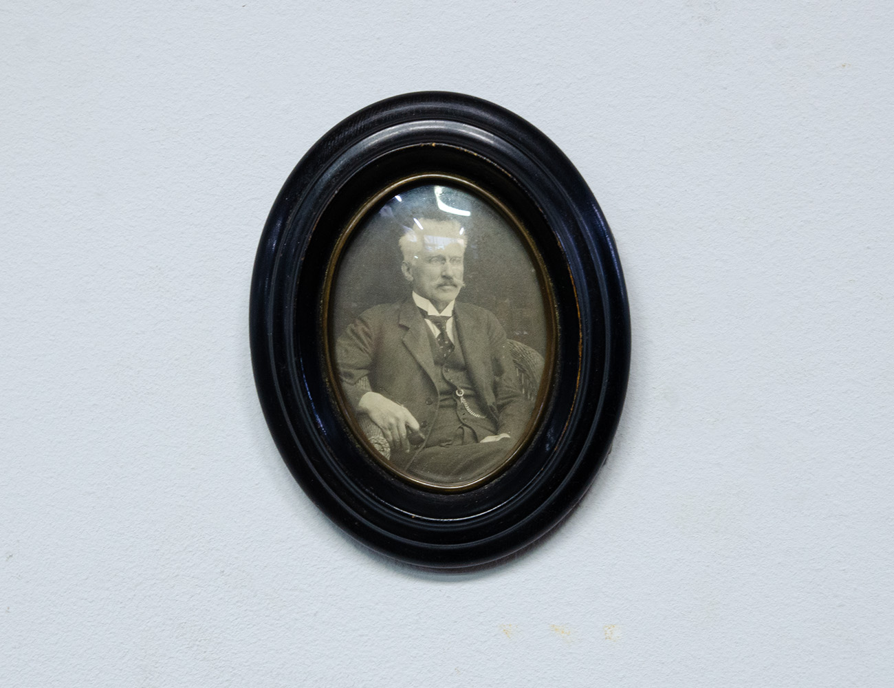 Старинная карболитовая рамка для фото