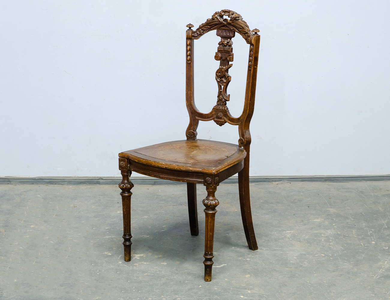 Антикварный резной стул 19 века