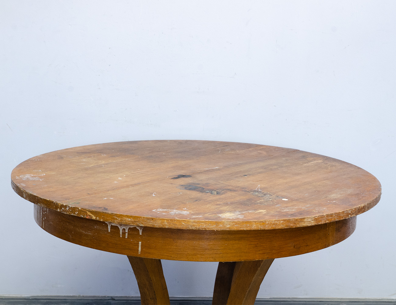 Старинный круглый обеденный стол