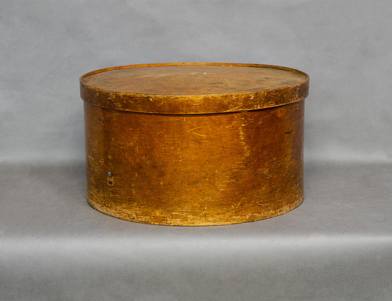 Старинная шляпная коробка