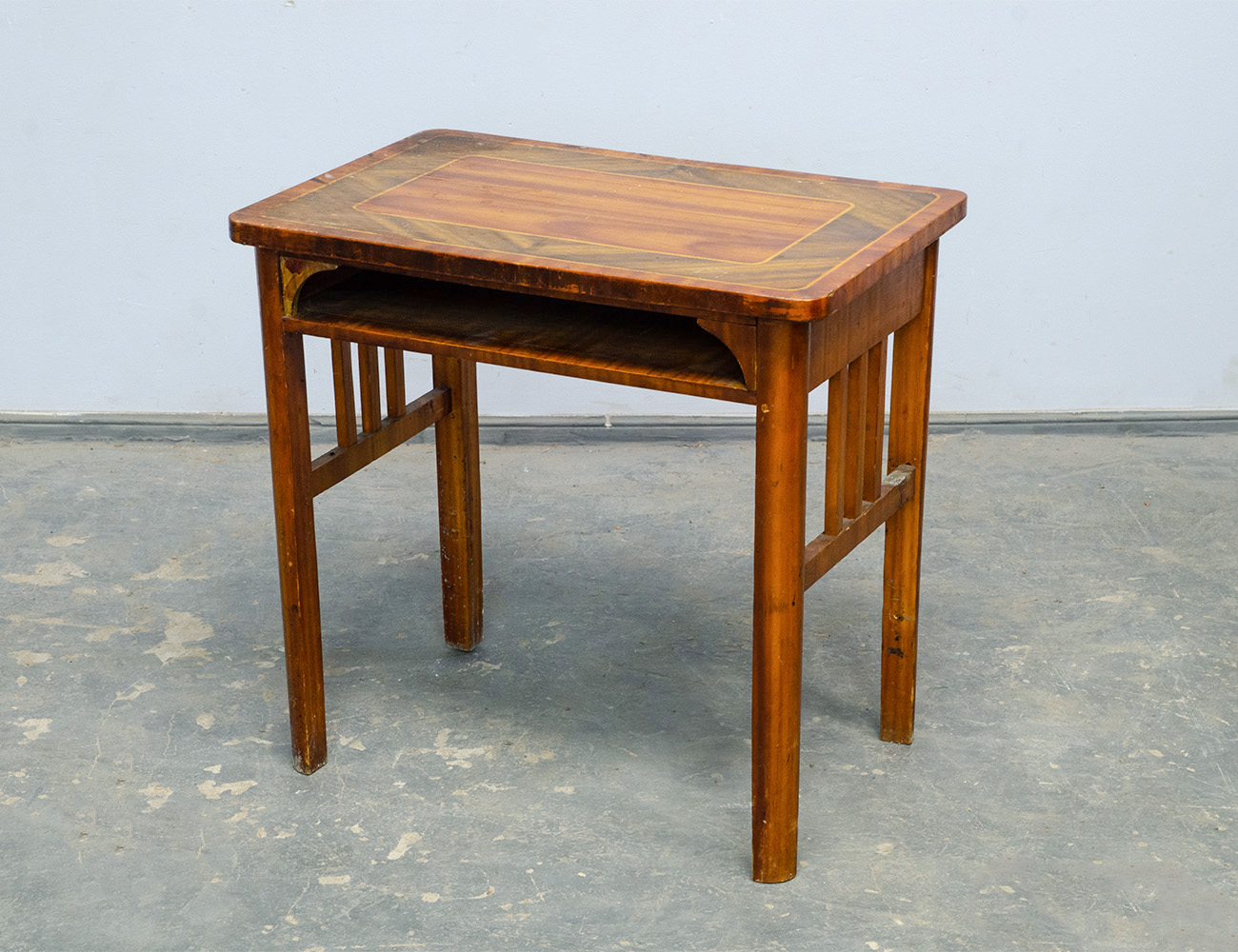 Винтажный приставной столик