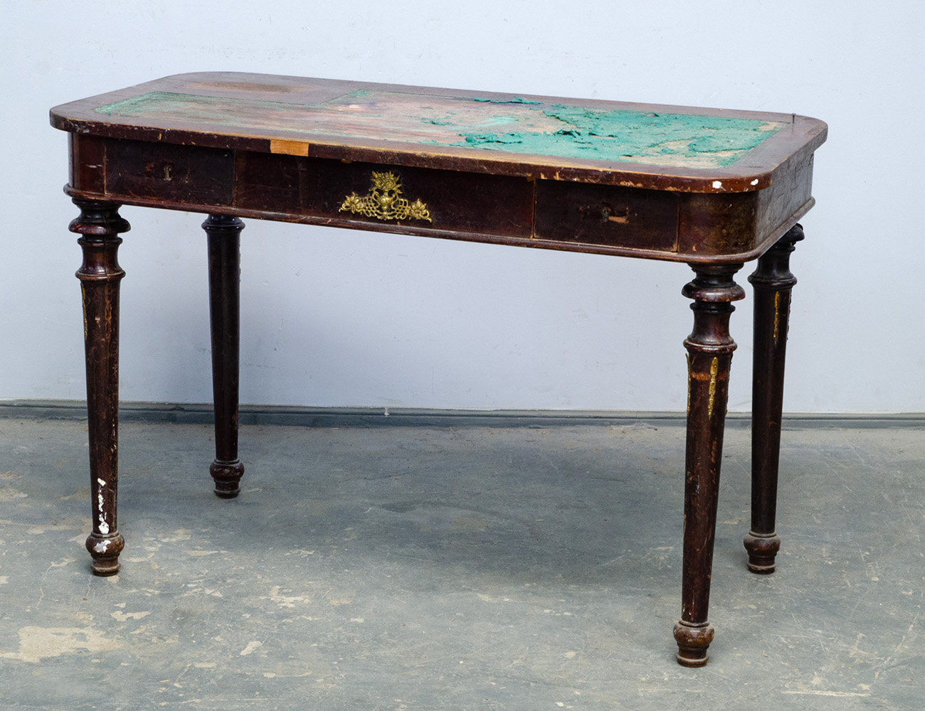 Антикварный письменный стол