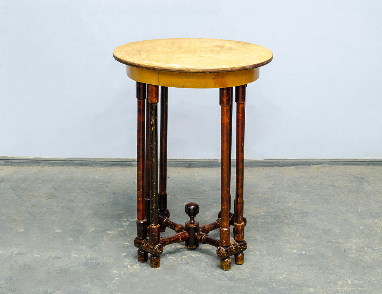 Старинный чайный столик