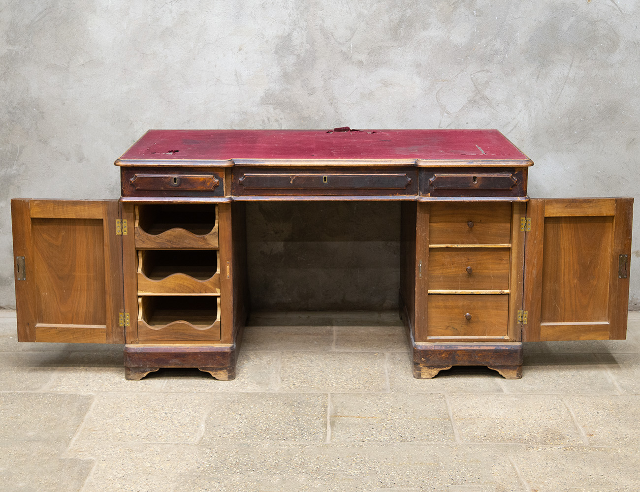 Антикварный письменный стол