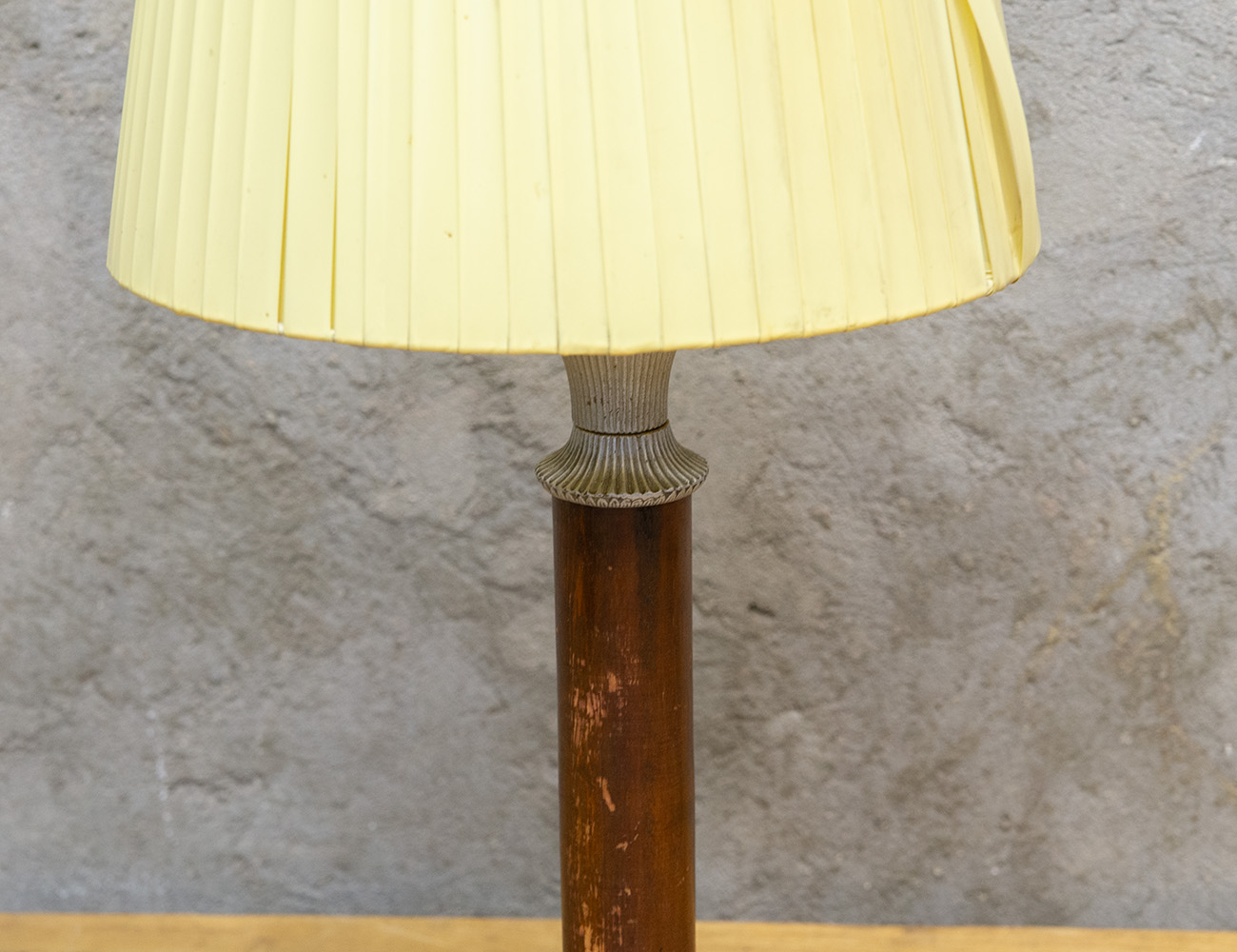 Старинная настольная лампа