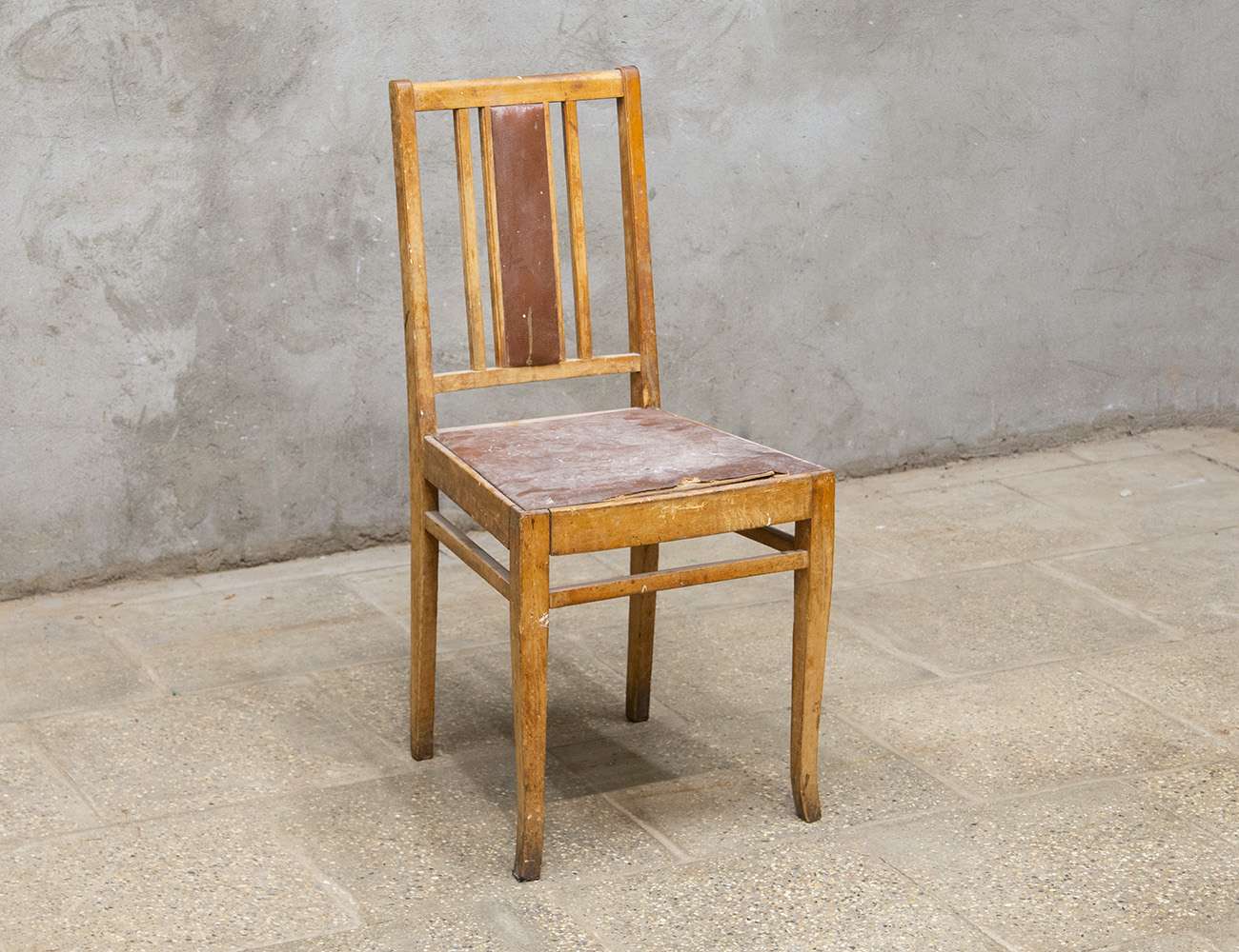 Старинный конторский стул