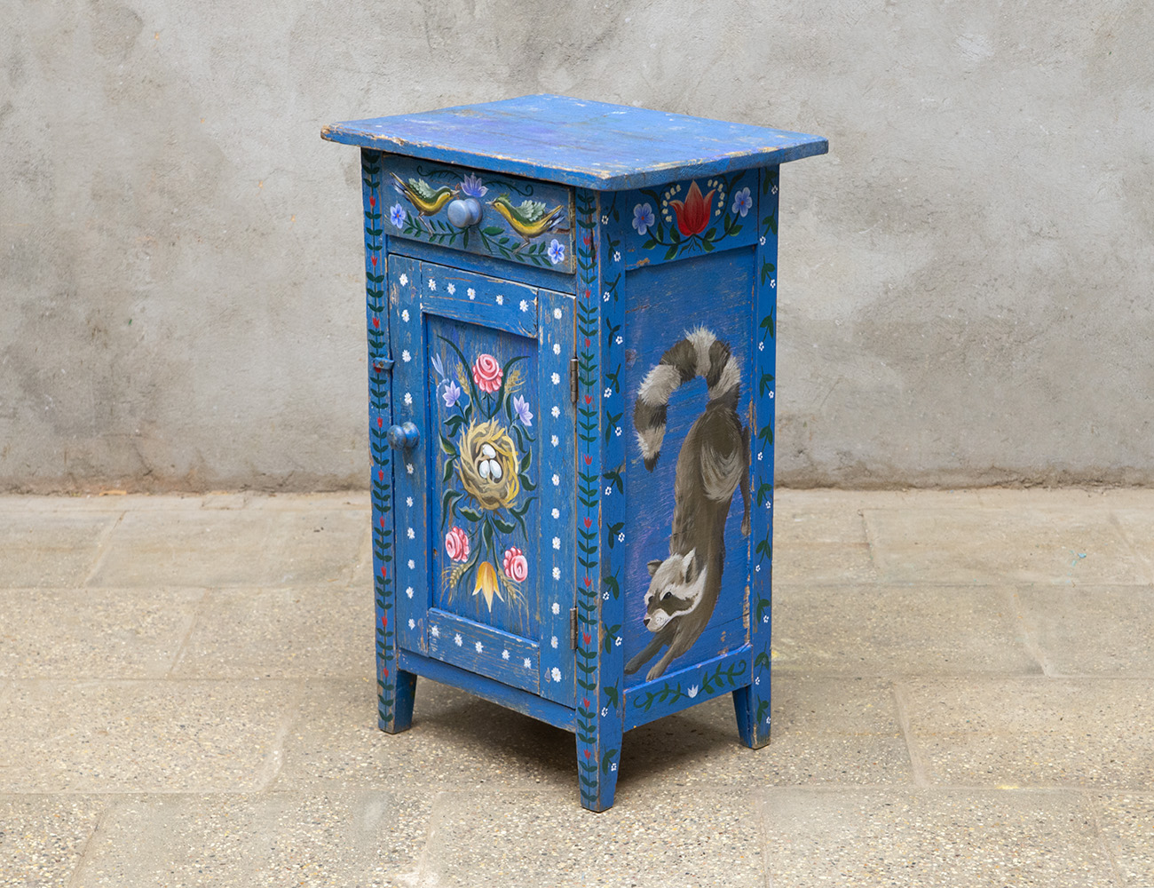 Старинная тумба с росписью