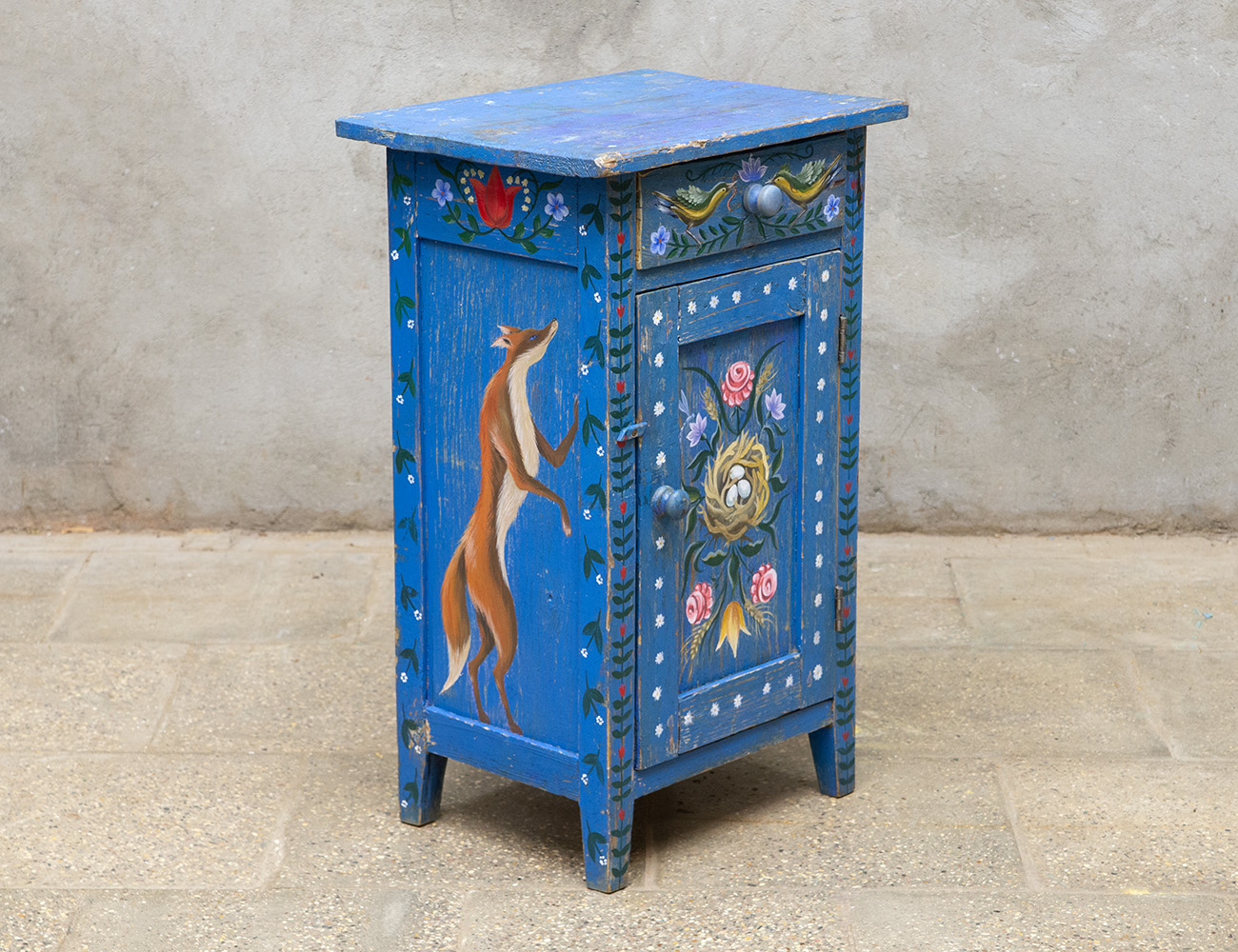 Старинная тумба с росписью