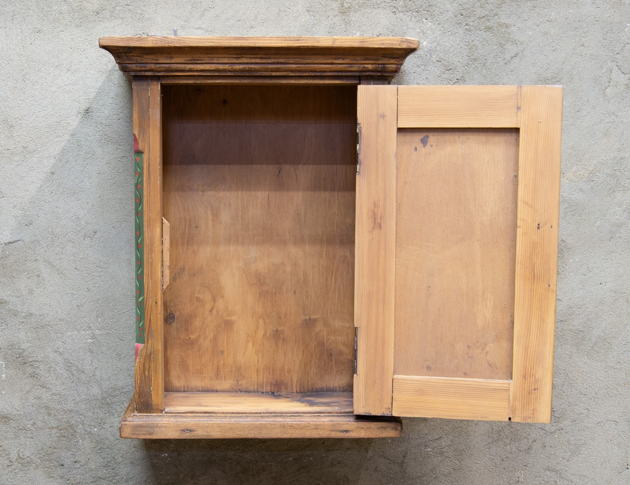 Старинная аптечка с росписью