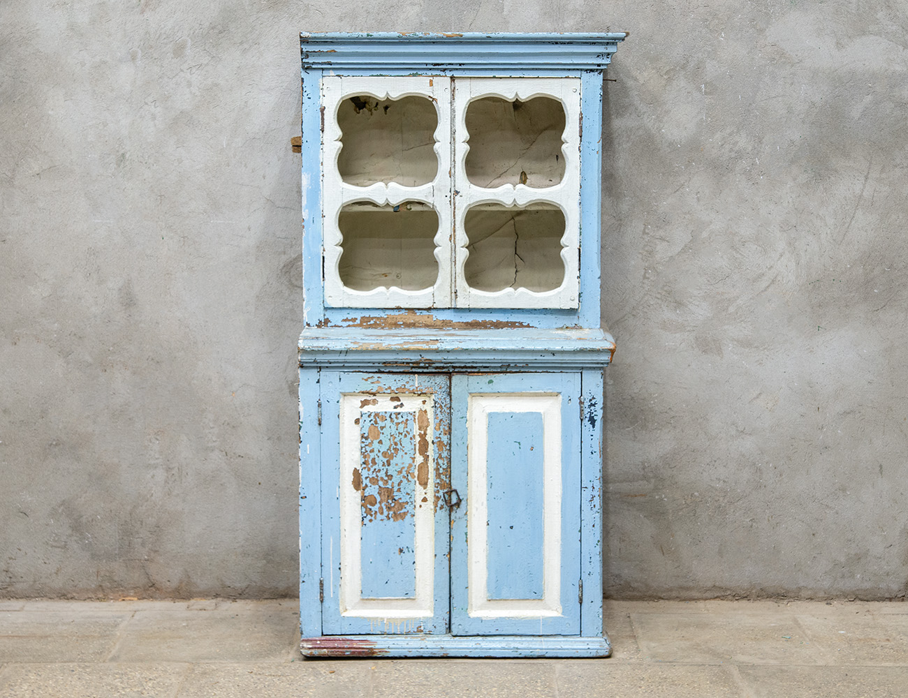 Старинный деревенский буфет