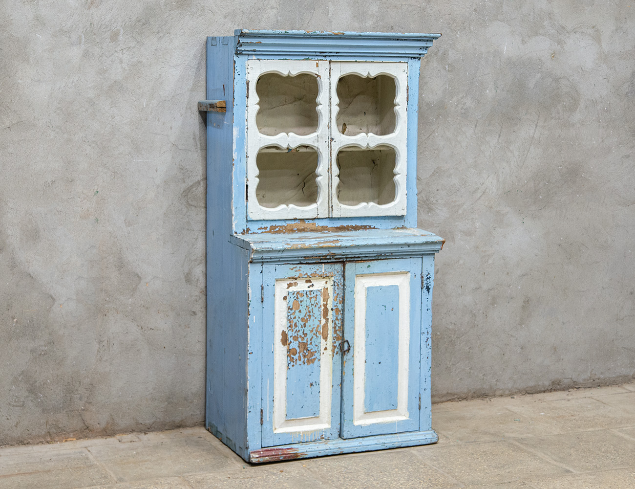 Старинный деревенский буфет