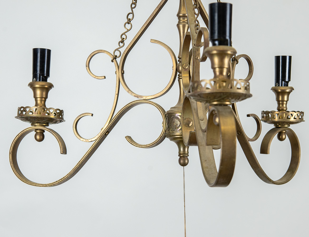 Старинная люстра