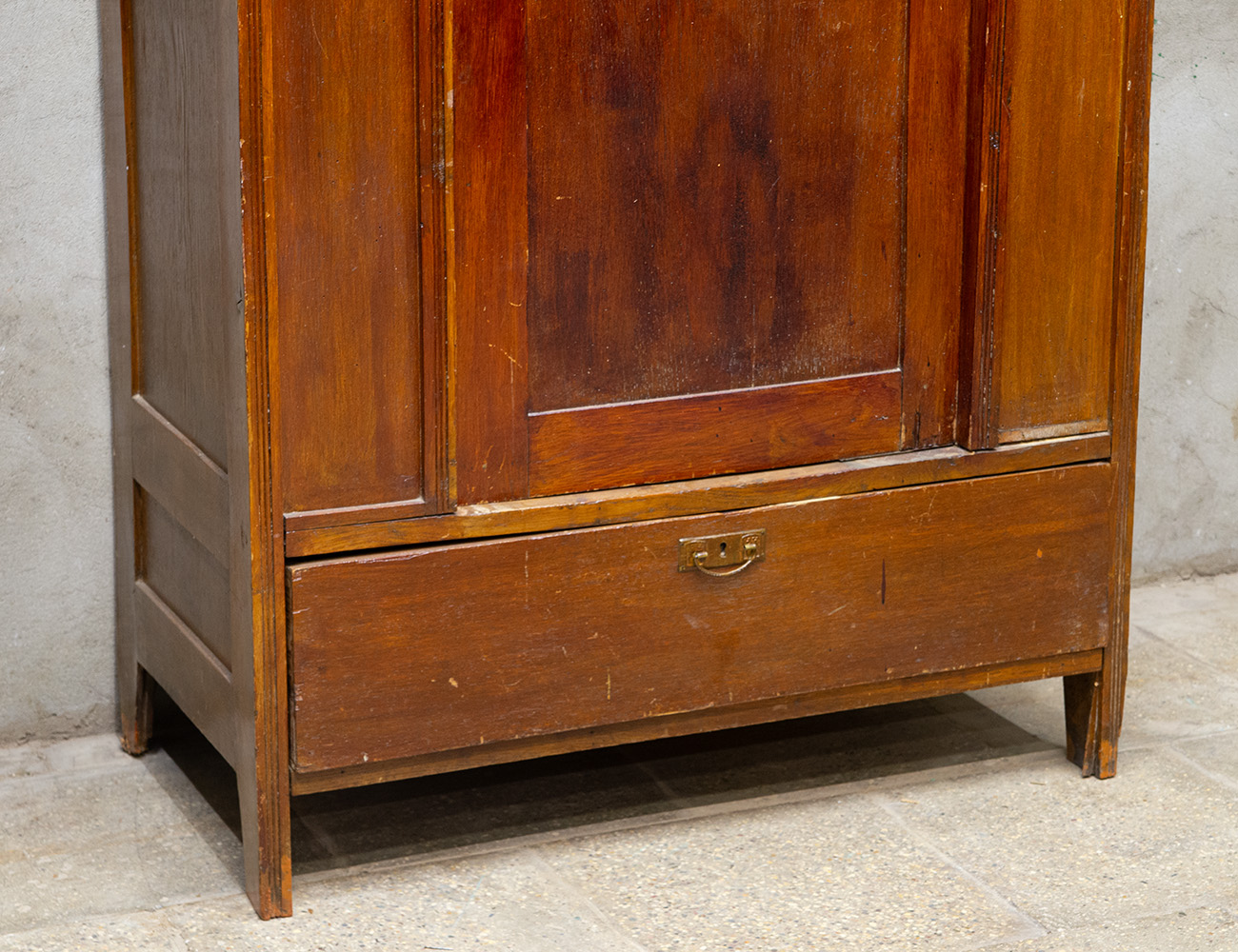 Старинный дубовый платяной шкаф