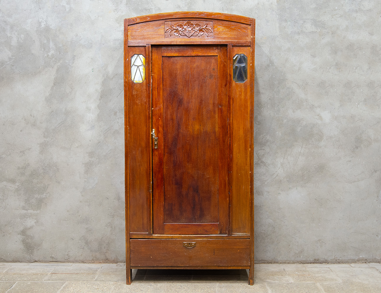 Старинный дубовый платяной шкаф