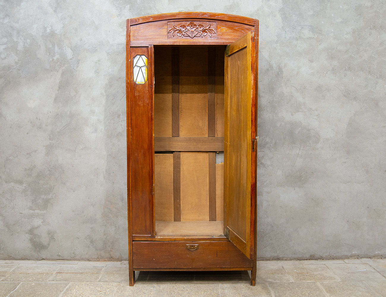 Старинный дубовый платяной шкаф