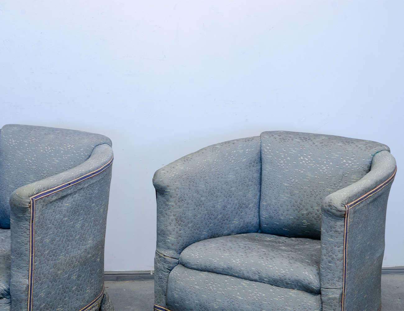 Старинные кутаные кресла