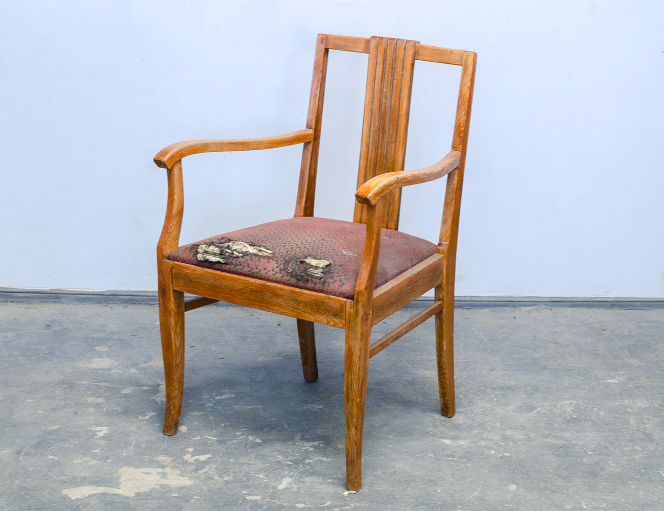 Старинное рабочее кресло