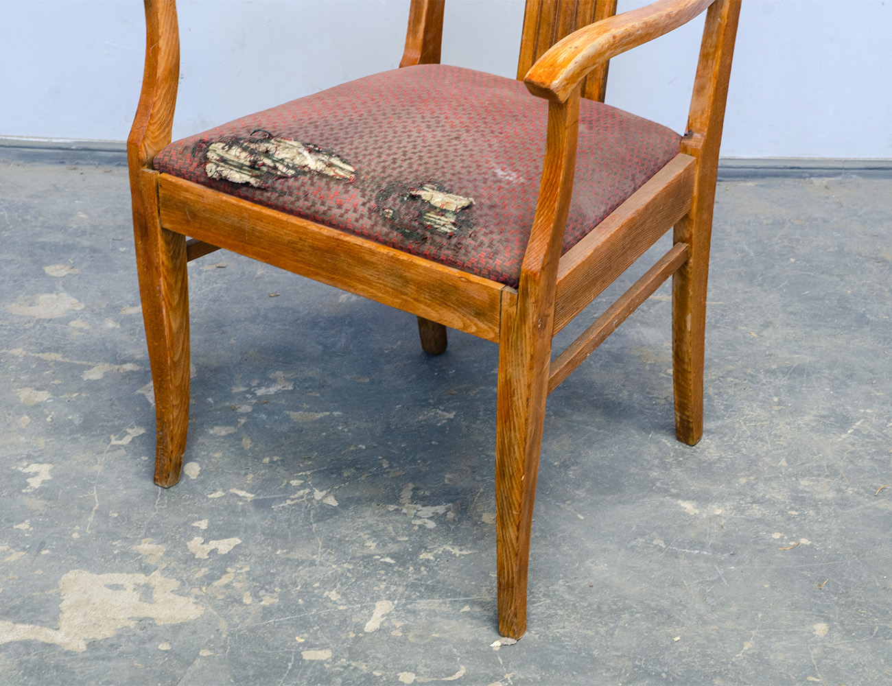 Старинное рабочее кресло