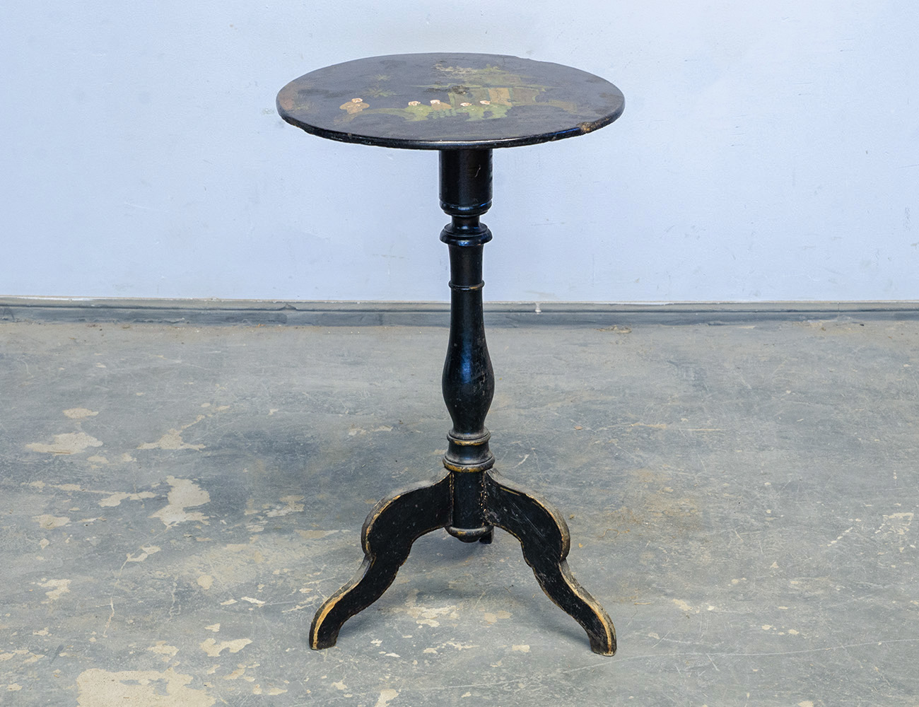 Старинный столик шинуазри