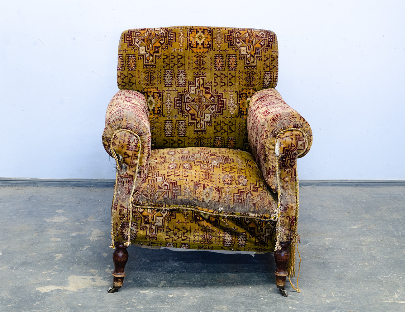 Антикварное покрывное кресло