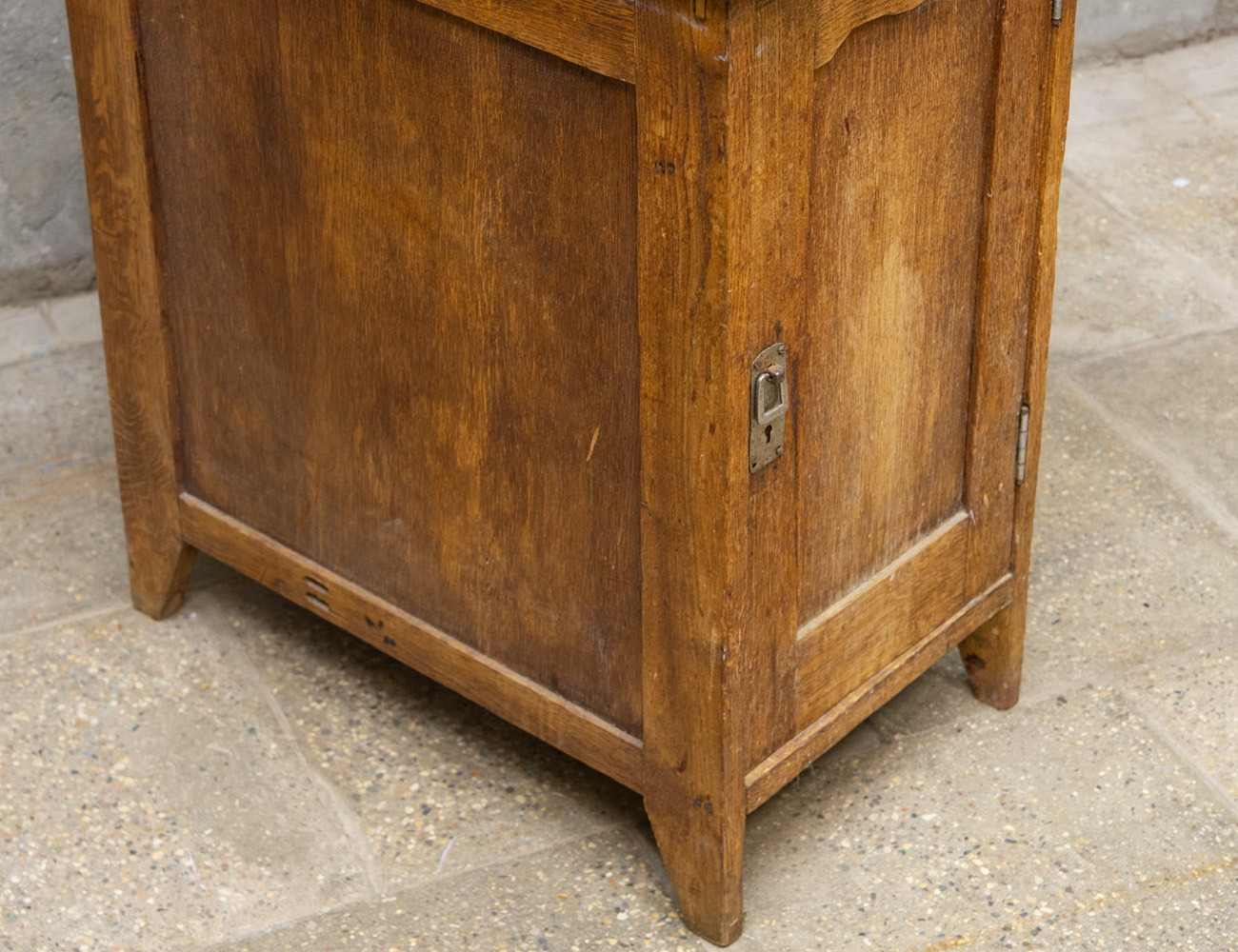 Старинная дубовая тумба