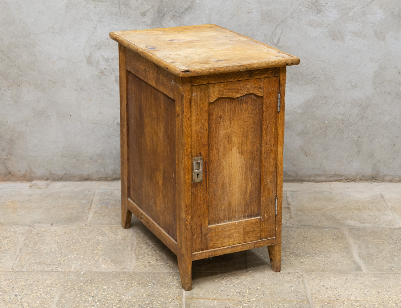 Старинная дубовая тумба