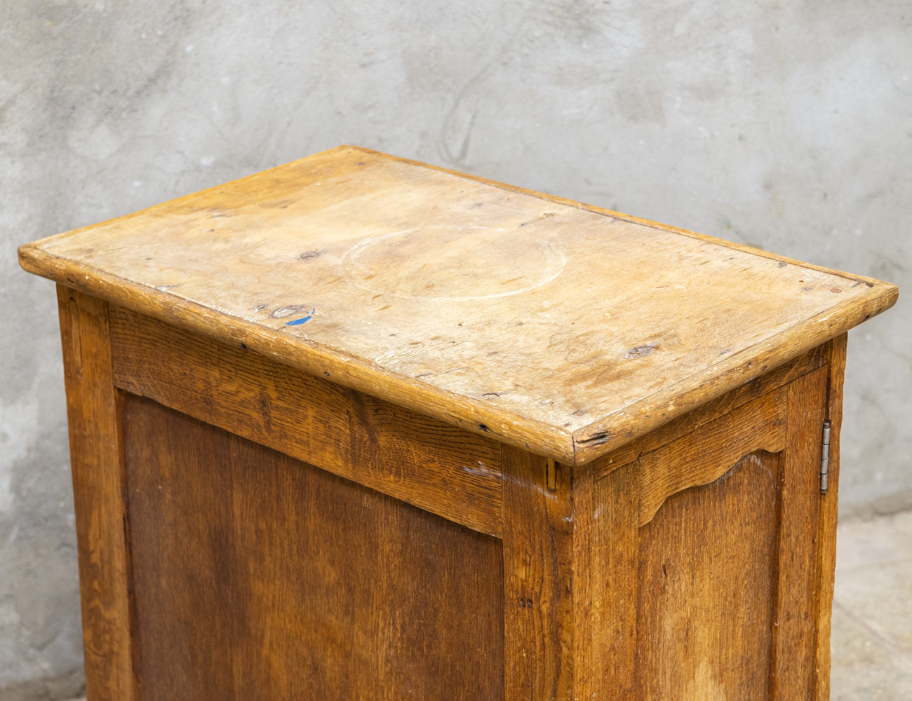 Старинная дубовая тумба