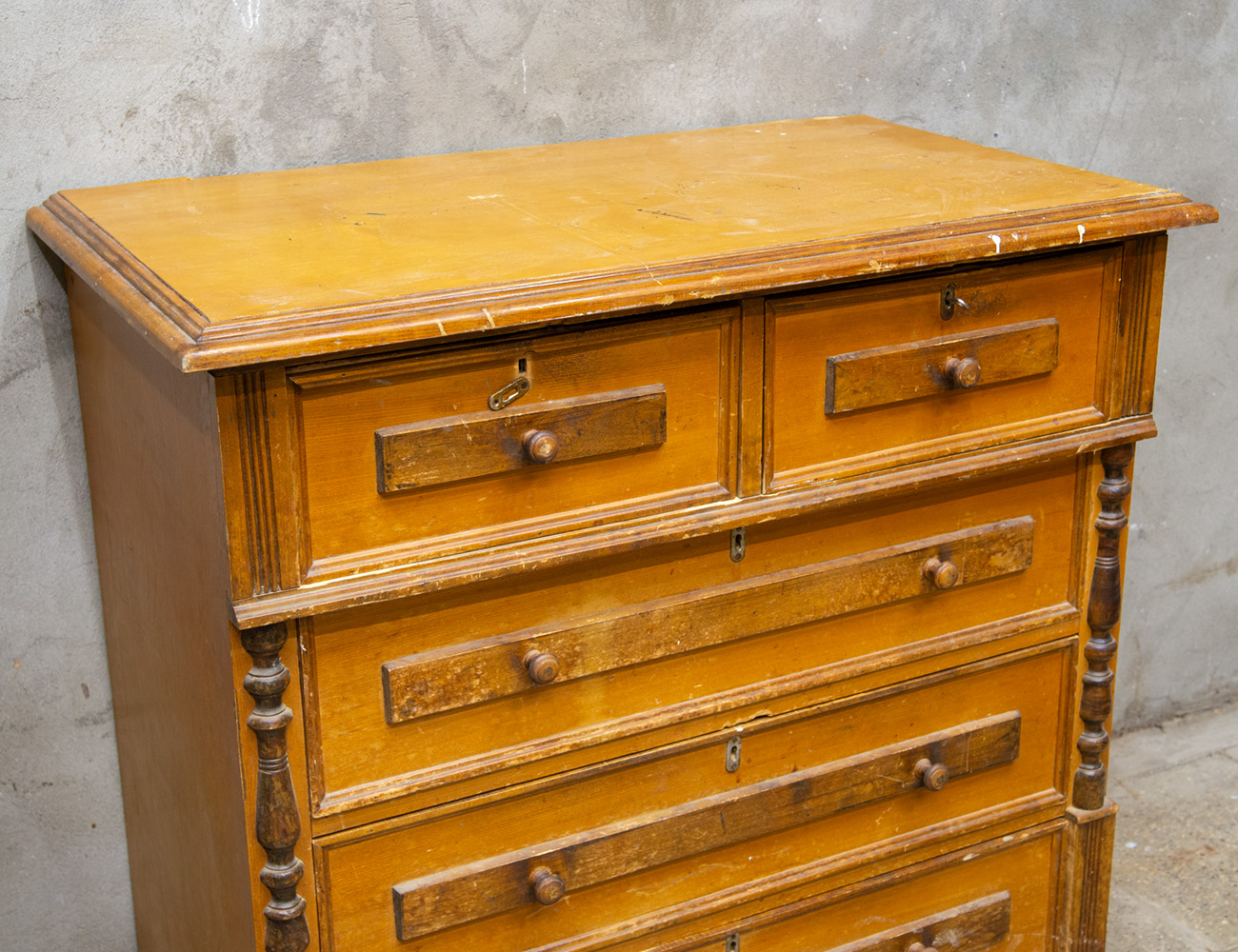 Старинный комод