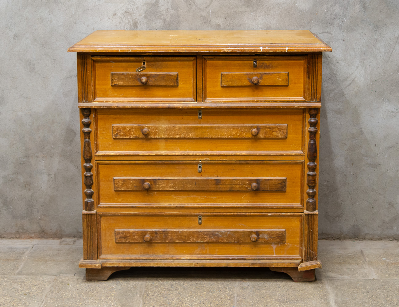 Старинный комод